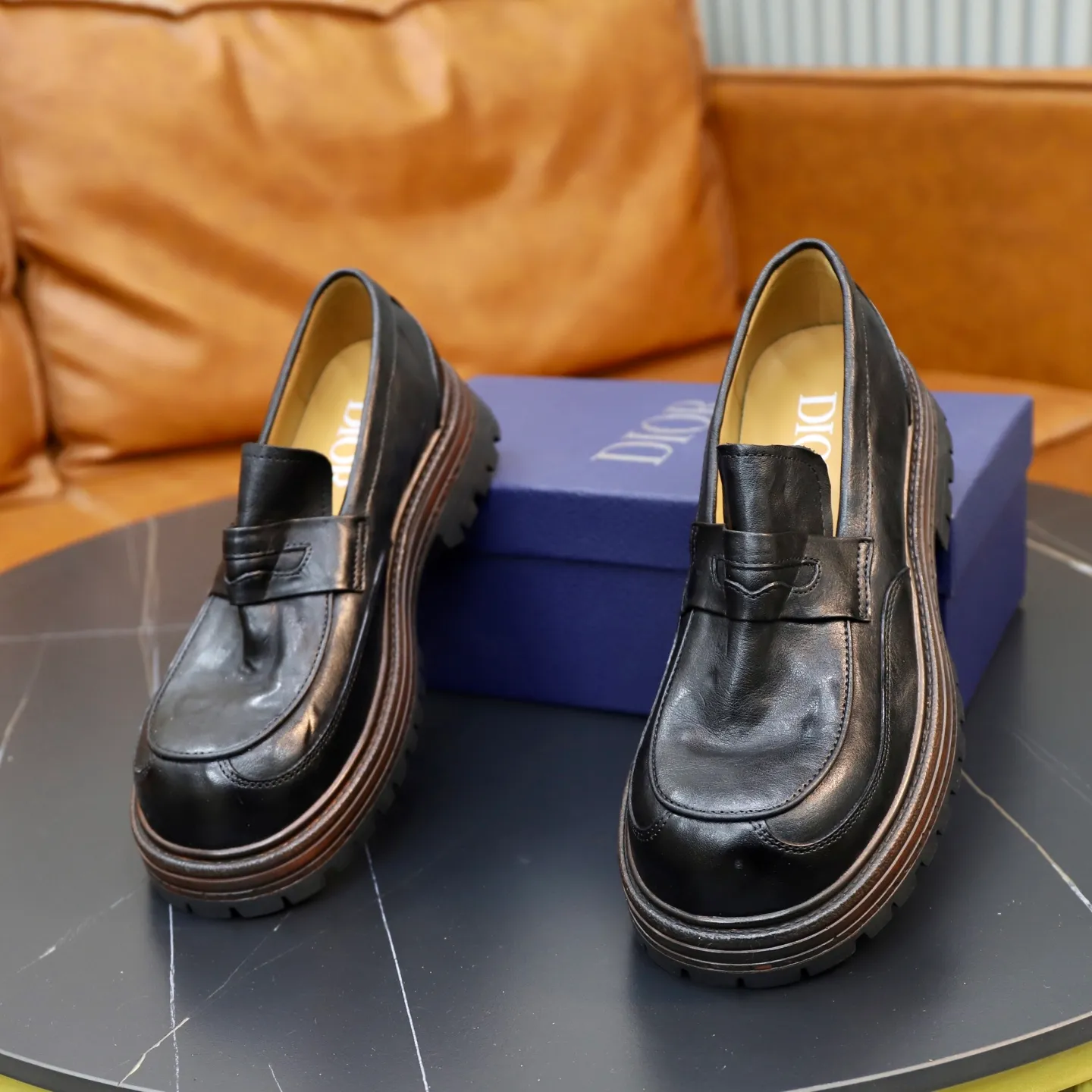 Ex-factory price: 520💰 [Dior] Dior's new casual men's shoes are launched in Hong Kong counters. Official website 1:1 production. Italian washed cowhide + water-dyed leather lining. Designed by European and American masters. Perfect shape to create counter quality, solid color rubber wear-resistant outsole and classic dazzling head! Super versatile and very comfortable. High-end without losing taste, fashionable and novel! ! Absolute focus! 3 colors available! Code number 38-45